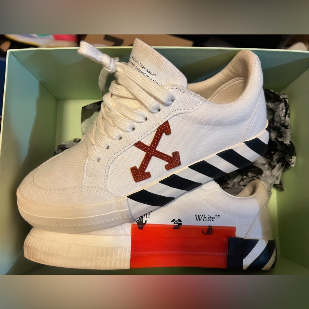 Off-White White and Red Arrows Sneakers